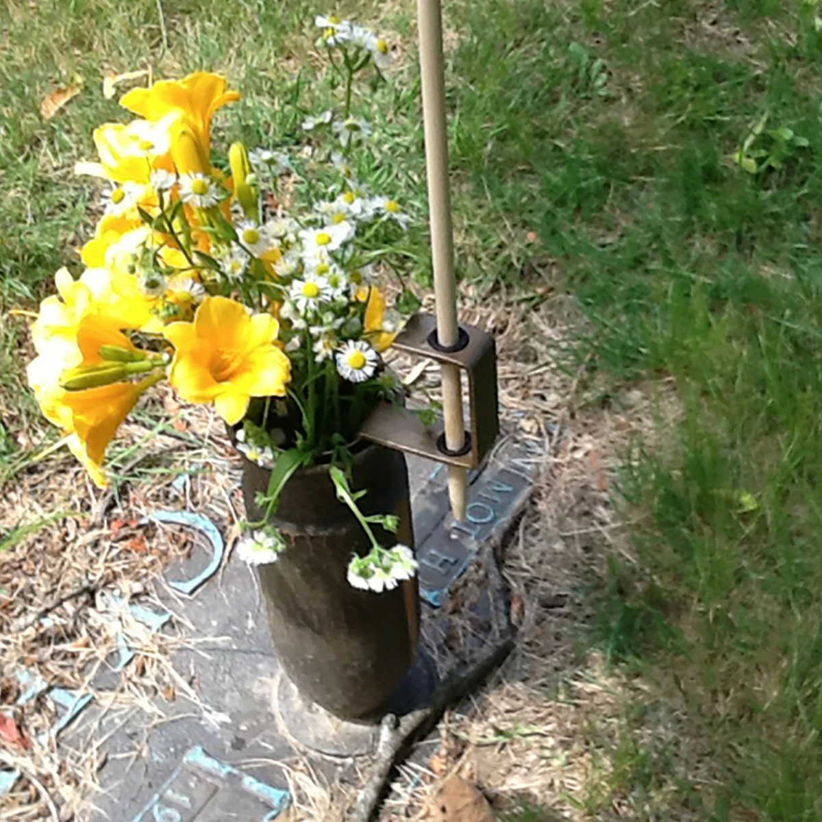 Bronze Vase Flag Holder - Image 2